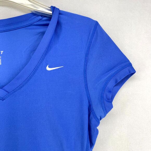 Nike Dri-Fit V-Neck Athletic Tshirt Ladies Size S (4-6) White Embroidery‎ - Picture 7 of 10